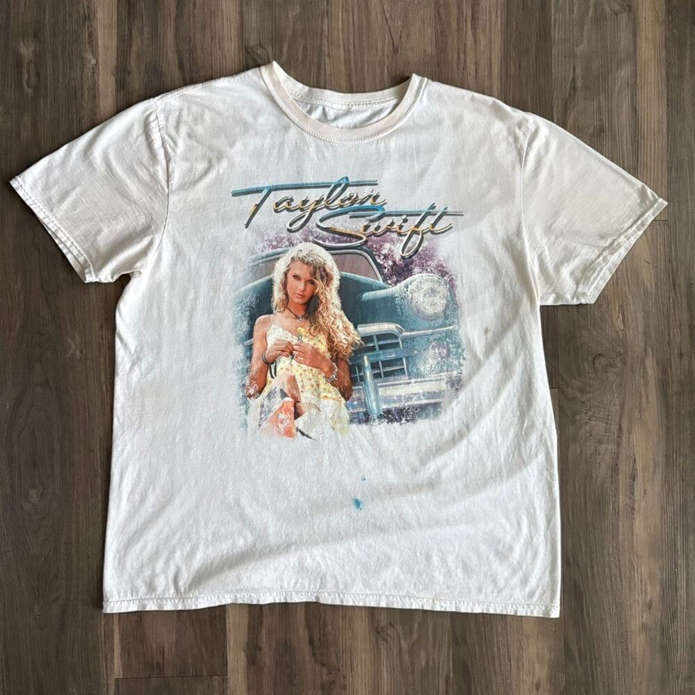 Vintage 2007 Taylor Swift Debut Album T-Shirt White Size L Worn Paint Stains